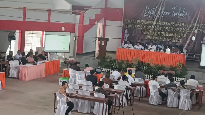 Suasana-Pleno-Kabupaten-BU-292.jpg