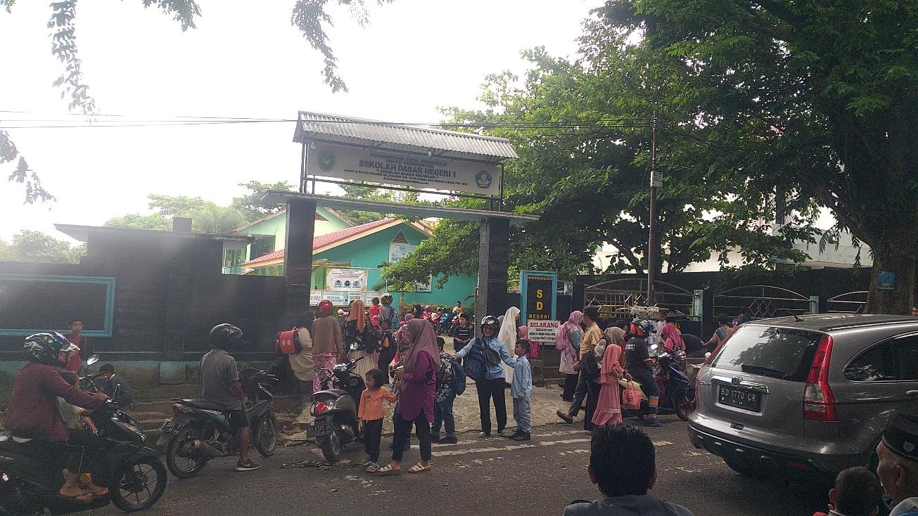 Suasana-di-SDN-1-Kota-Bengkulu-pada-Kamis-1432024-pagi.jpg