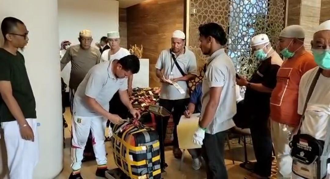 Agar Koper Tak Dibongkar Barang Bawaan Dilarang Lebih 32 Kg, Jemaah Haji Bengkulu Mulai Packing