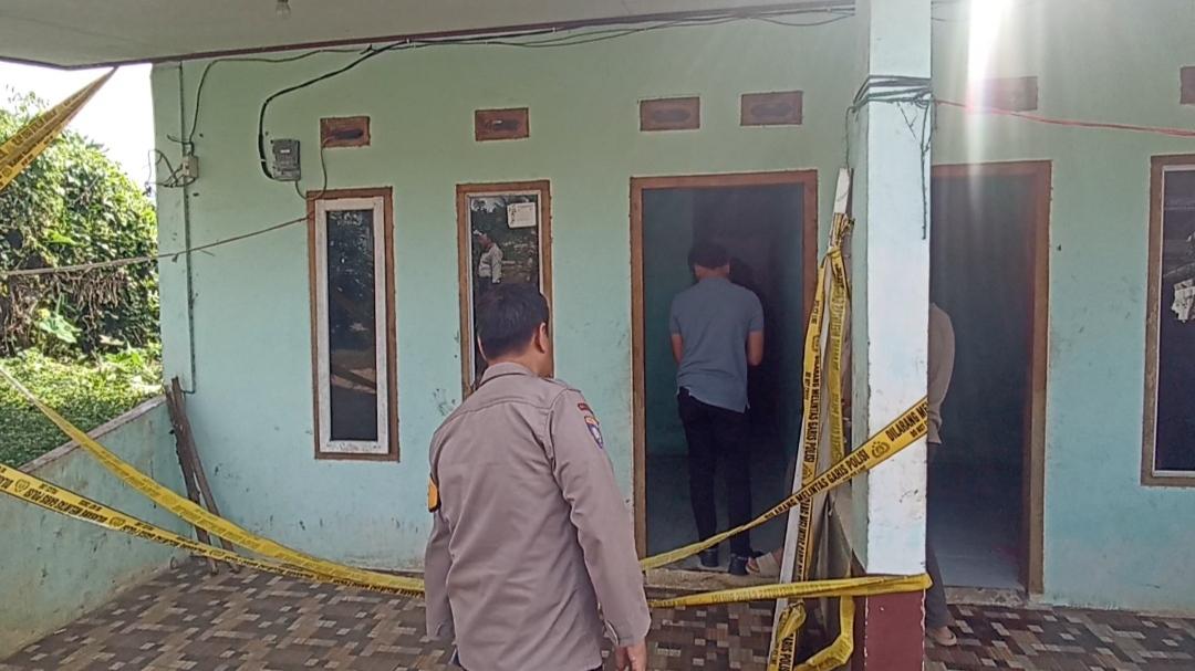 TKP-kosan-korban-yang-diberi-garis-polisi-usai-pembunuhan-pelajar-SMK-di-Kepahiang.jpg