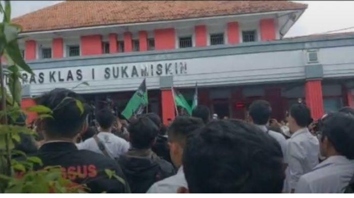 BREAKING NEWS: Detik-detik Anas Urbaningrum Bebas dari Lapas Sukamiskin, Disambut Ribuan Pendukung