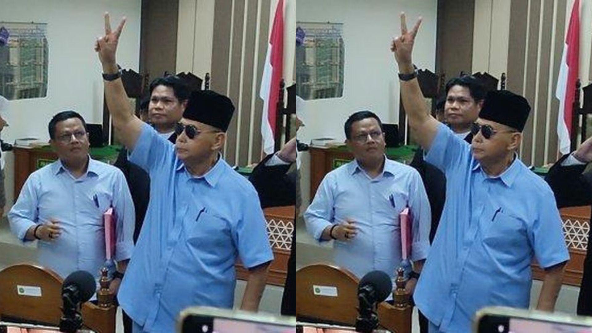 Panji Gumilang Dituntut 1 Tahun 6 Bulan Penjara, Sempat Pakai Kacamata-Acungkan 2 Jari Usai Sidang