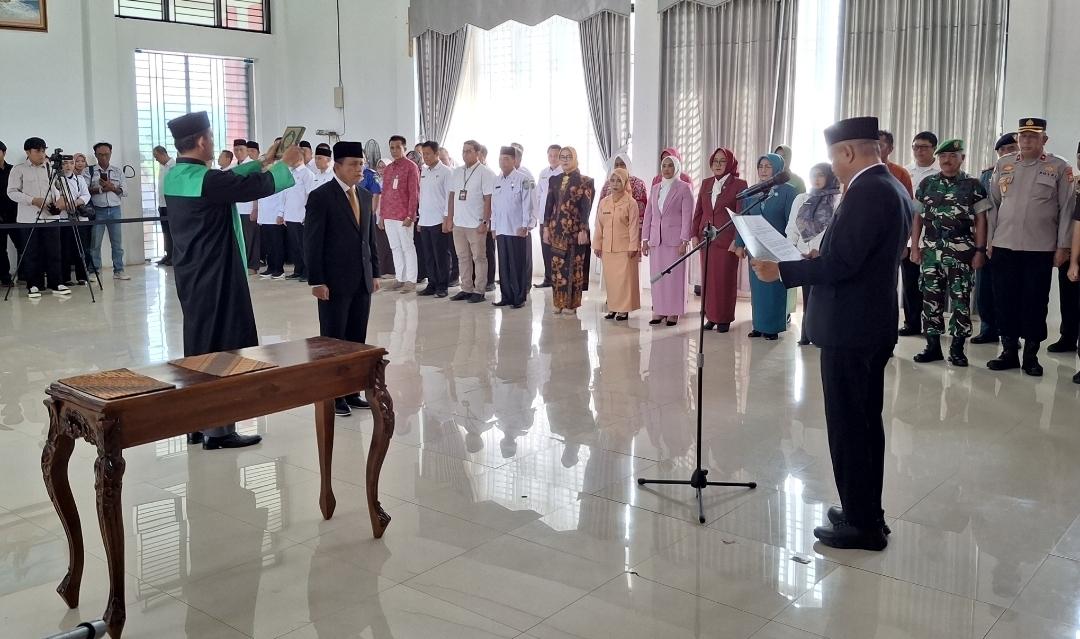 Tomi-Marisi-Resmi-Dilantik-Jadi-Sekda-Bengkulu-Tengah-Bupati-Sampaikan-Pesan-Strategis.jpg
