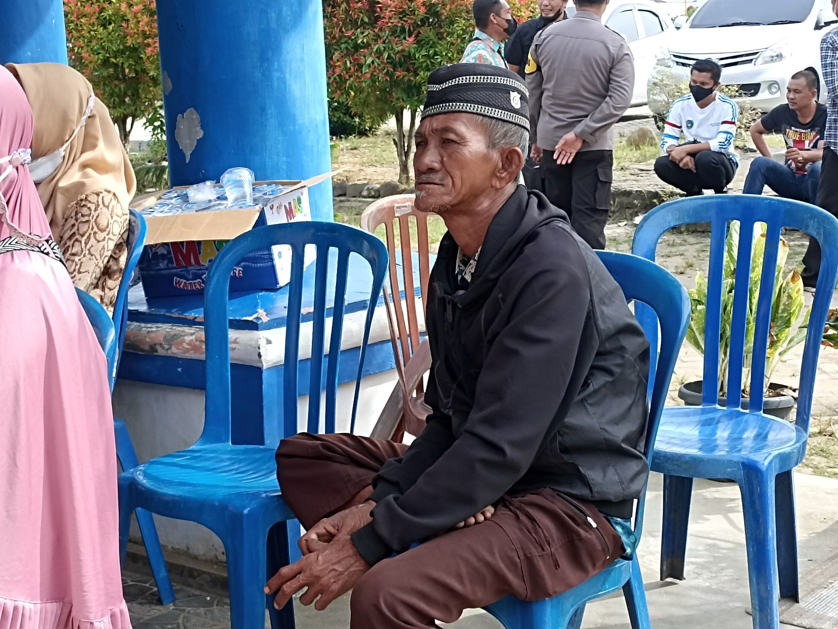 Kisah Kakek Marwansyah: 35 Tahun Jadi Tukang Gerobak Sampah Keliling, Dibayar Sukarela