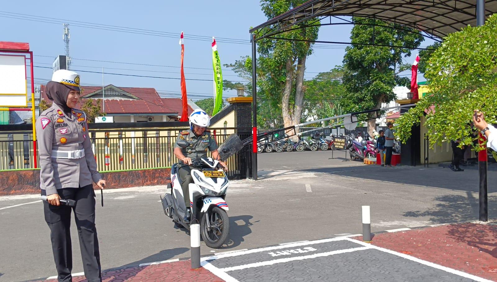 Mulai Sekarang Warga yang Ujian Praktik SIM C di Polres Rejang Lebong Pakai Lintasan S - Uji-sim-RL-2.jpg