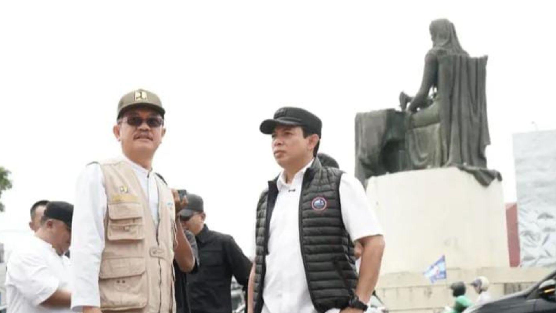 Wali-Kota-Bengkulu-Dedy-Wahyudi-didampingi-Kadis-PUPR-Kota-Bengkulu.jpg