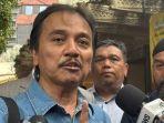 Beraninya-Roy-Suryo-Abaikan-Undangan-Polisi-Malah-Hadiri-Konpres-Pemakzulan-Gibran-Sebagai-Wapres.jpg