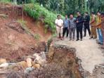 Bup-seluma-cek-jalan-amblas-Talang-rami.jpg