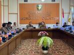 Bupati-Bengkulu-Selatan-Rifai-Tajuddin-hering-bersama-masyarakat-polemik-lahan.jpg