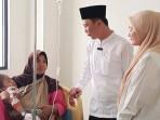 Bupati-Fikri-jenguk-cacingan.jpg
