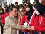 Bupati-Kepahiang-bersalaman-dengan-peserta-paskibraka.jpg