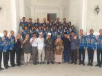 Foto-bersama-Walikota-Bengkulu-Helmi-Hasan-dan-anggota-paskibra-Kota-Bengkulu.jpg