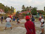 Lomba-voli-pakai-sarung-bapak-bapak-di-Kota-Bengkulu.jpg