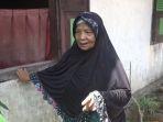Nenek-Mima-66-Tengah-Padang.jpg