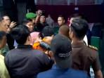 Pelukan-tsk-korupsi-7-okt.jpg