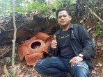 Pengunjung-berfoto-bersama-rafflesia-arnoldi-hampir-selebar-1-meter.jpg