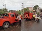 Sopir-Truk-terjun-ke-Sungai-saat-Evakuasi.jpg