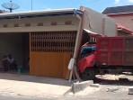 Truk-tabrak-rumah-5-oktober.jpg