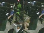 Viral-Momen-Driver-Ojol-Kebingungan-Saat-Penumpang-Wanita-Menangis-Gegara-Bertengkar-dengan-Pacar.jpg