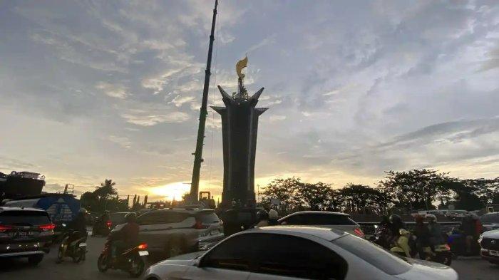 Jadi Ikon Baru Kabupaten Bogor, Begini Penampakan Kujang Emas Raksasa di Tugu Pancakarsa
