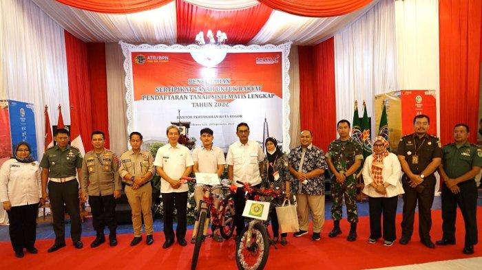 300 Warga Kota Bogor Terima Sertifikat PTSL Tahun 2022