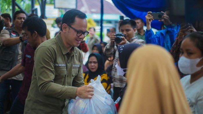 Bantu Daya Beli Masyarakat Kota Bogor, Bima Arya Salurkan Sembako Murah