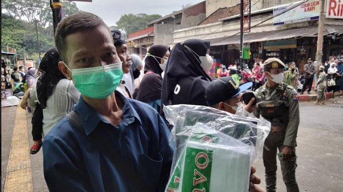 Tak Dapat Bingkisan dari Jokowi, Pedagang Kaos Keliling Mengaku Senang Bisa Bertemu Presiden