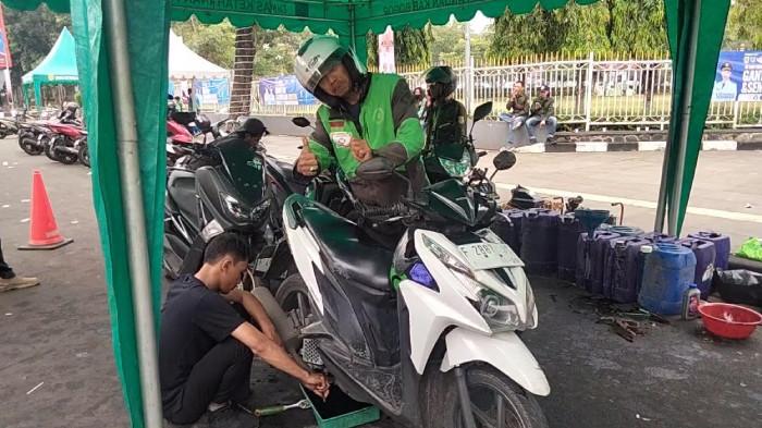 Ratusan Driver Ojol di Kabupaten Bogor Sumringah, Dapat Ganti Oli Gratis di Hari Sumpah Pemuda