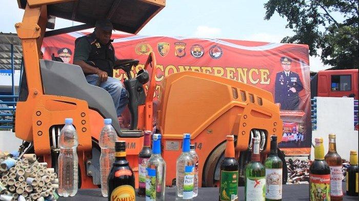 Halaman Mako Polresta Bogor Kota 'Dibanjiri' Ribuan Botol Miras Tumpah, Petasan Direndam Air