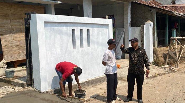 Waduh! Pagar Rumah Warga Desa Petir Bogor Ambruk Gara-gara Proyek Drainase, Kades Turun Tangan