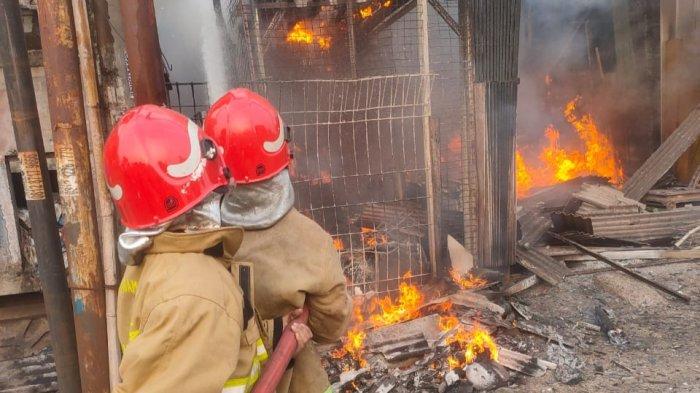 Lapak Rongsok dan Dua Rumah Hangus Terbakar di Parung Bogor, Penyebab Kebakaran Masih Misterius