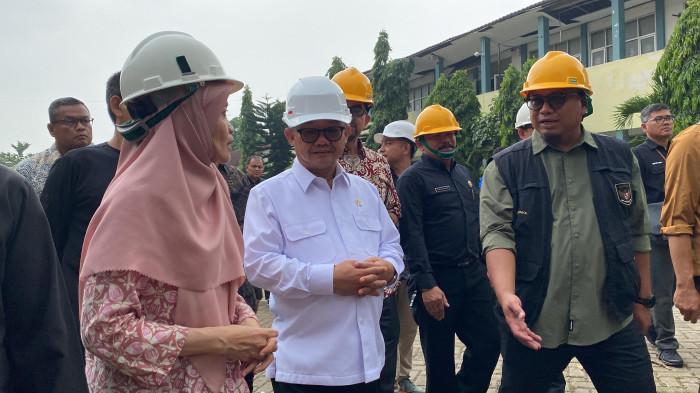 Tinjau Bangunan SMKN 1 Cileungsi yang Ambruk, Mendikdasmen Pastikan Perbaikan Rampung Akhir Tahun