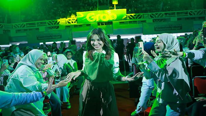 Roadshow 2025, Najwa Shihab Gelorakan Semangat Mahasiswa: Nyalakan Potensi dengan Kerendahan Hati