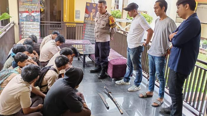 Dikira Hendak Tawuran, Segerombol Pelajar Ditangkap Polisi Usai Bantu Teman yang Kebanjiran