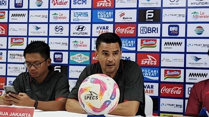 Gusar Ditanya Persaingan Juara dengan Persib, Carlos Pena Tegaskan Target Persija 4 Besar