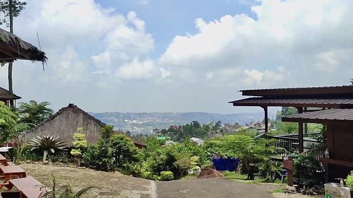 WISATA BOGOR - Pemandangan Desa Wisata Batulayang Bogor dari ketinggian sekitar 800 meter di atas permukaan laut.