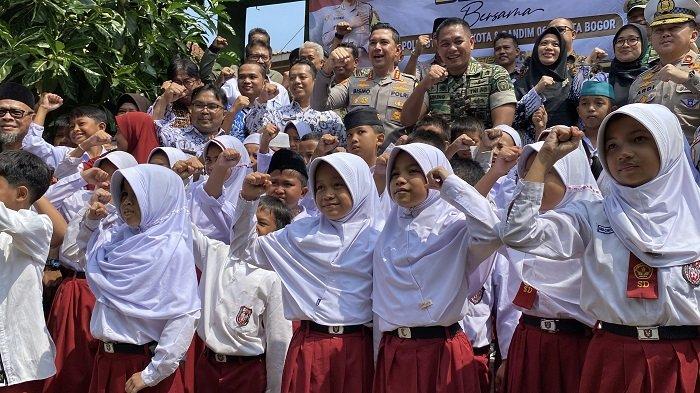 Kapolres dan Dandim Dukung Program Presiden Prabowo, Murid SD di Bogor Dapat Makan Bergizi Gratis