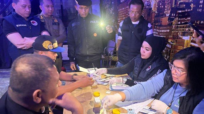 Nongkrong di Kafe Kota Bogor, Satu Pengunjung Dibawa ke Kantor Polisi, Terbukti Minum Obat Terlarang