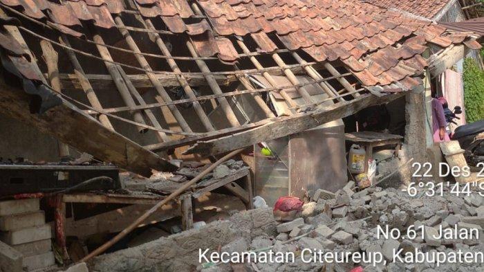 Kondisi Sudah Rapuh, Rumah di Citeureup Bogor Ini Langsung Ambruk Saat Ada Angin Kencang
