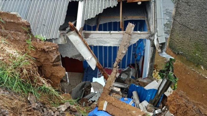 Tembok Villa di Puncak Bogor Ambruk, Rumah Warga Rusak Tertimpa Material Longsor