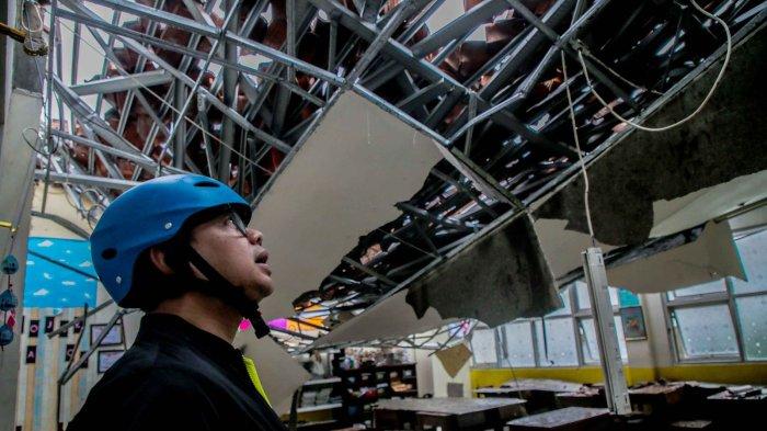 Atap SDN Polisi 1 Bogor Ambruk Diamuk Puting Beliung, Bima Arya Siapkan Anggaran BTT