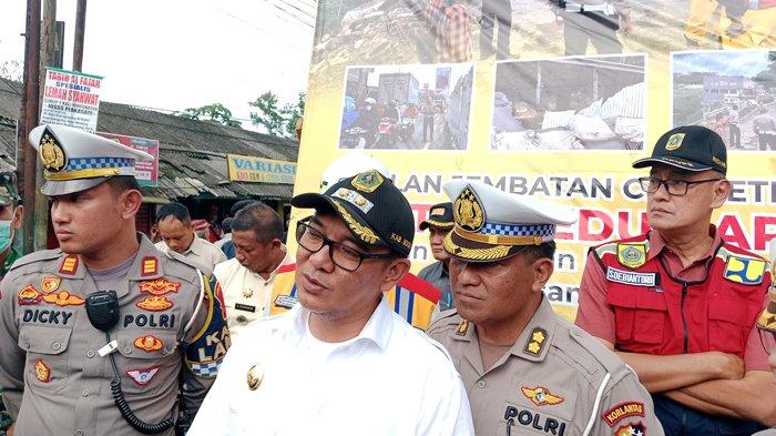 Pemkab Akan Buat Jembatan Sementara Untuk Akses Jalan Raya Bogor-Sukabumi, Warga Diminta Sabar