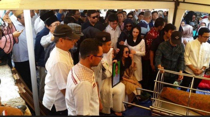 Adik Ipar Arumi Bachsin Meninggal Dunia di Kamar Kos, Emil Dardak Ungkap Penyebab Kematiannya