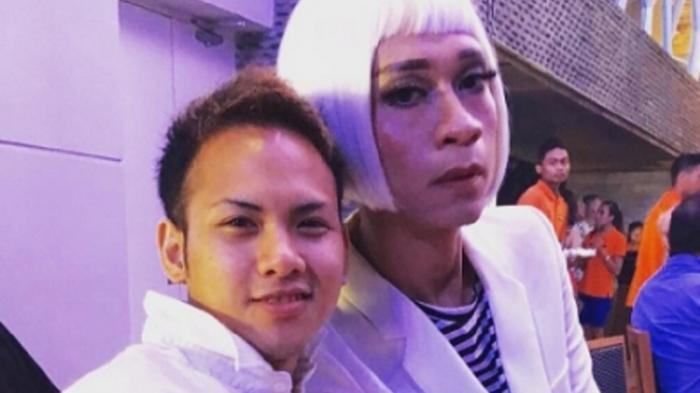 Aming Posting Istrinya Sedang Tidur, Netizen : Itu Tangannya Lagi Megang Apa Yah