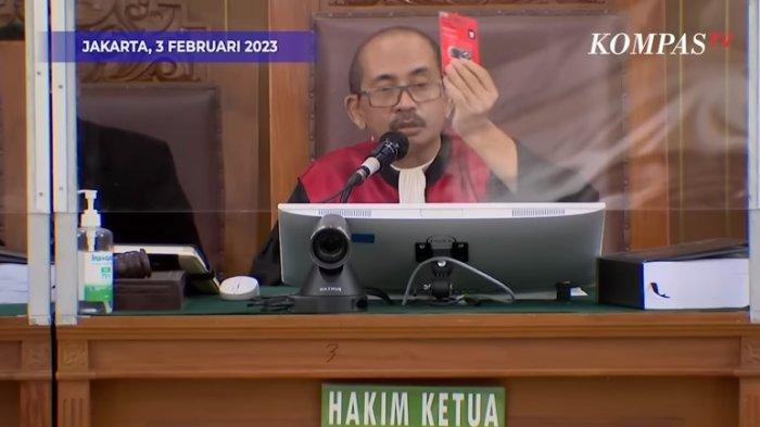 Sambil Terisak, Arif Rachman Minta Dihukum Ringan, Tak Punya Pilihan karena Diancam Ferdy Sambo