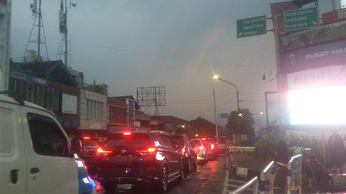 Lalu Lintas Arah Simpang Pulo Empang Kota Bogor Terpantau Padat Merayap