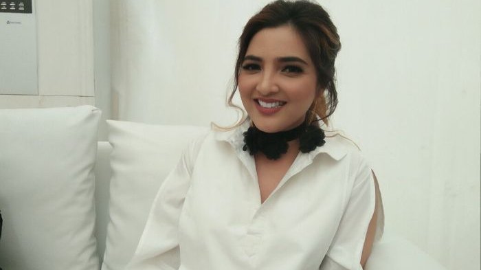 Ashanty Unggah Foto Bareng Anak Sebelum Tampil Pentas, Netter Malah Soroti Bagian Ini : 'Kusut'