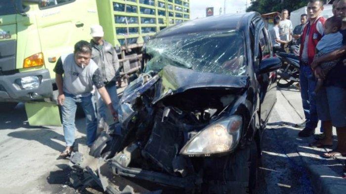 Tabrak Mobil Avanza Sampai Ringsek di Caringin Bogor, Sopir Bus MGI Melarikan Diri