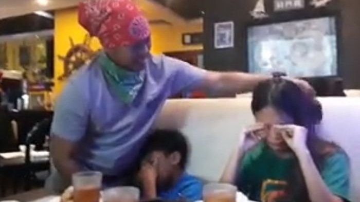 3 Tahun Berpisah, Pertemuan Ayah dan 2 Anaknya ini Tak Disangka Saat Makan di Restoran