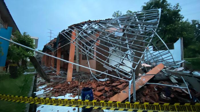 UPDATE Kondisi SMKN 1 Gunungputri Usai Ambruk, 5 Siswa Jalani Perawatan hingga Bupati Bogor Bersuara